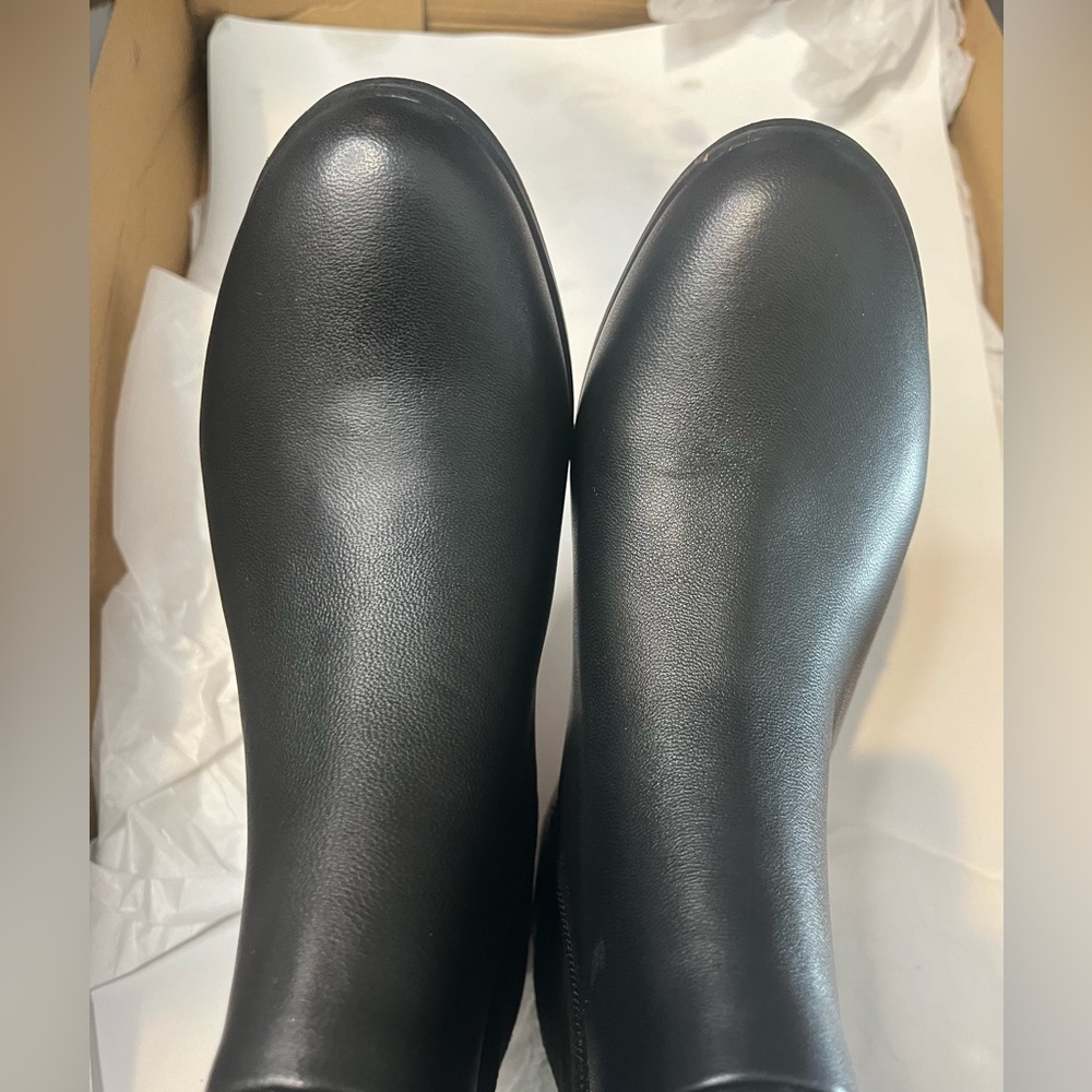 Alfani Woman’s Ludlowe Leather Almond boots - Picture 6 of 13